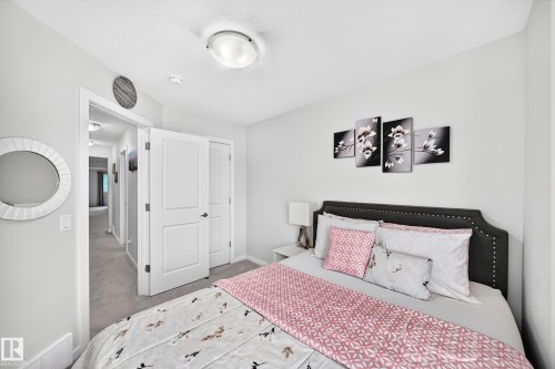 4018 Hawthorn Link Link Sw, Edmonton, AB - Indoor Photo Showing Bedroom