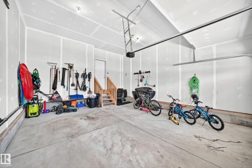 4018 Hawthorn Link Link Sw, Edmonton, AB - Indoor Photo Showing Garage