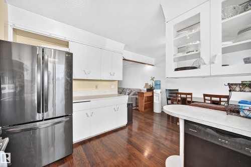5611 134A Avenue Nw, Edmonton, AB - Indoor Photo Showing Kitchen