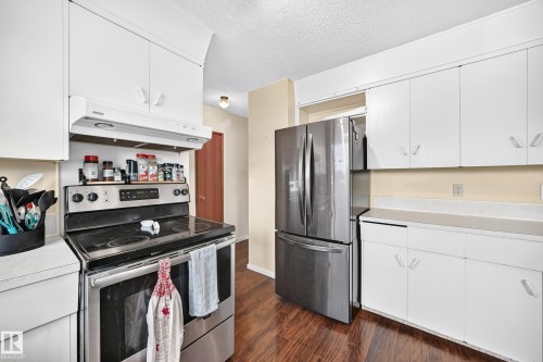 5611 134A Avenue Nw, Edmonton, AB - Indoor Photo Showing Kitchen