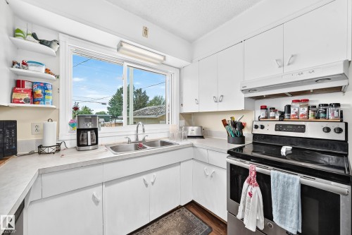 5611 134A Avenue Nw, Edmonton, AB - Indoor Photo Showing Kitchen With Double Sink