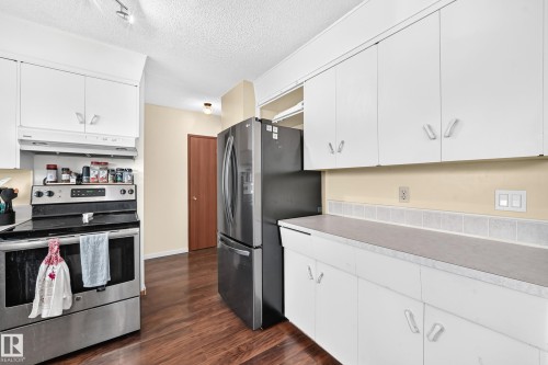 5611 134A Avenue Nw, Edmonton, AB - Indoor Photo Showing Kitchen