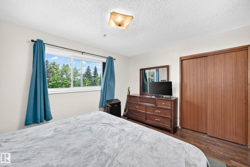 5611 134A Avenue Nw, Edmonton, AB - Indoor Photo Showing Bedroom
