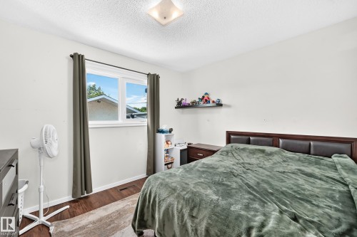 5611 134A Avenue Nw, Edmonton, AB - Indoor Photo Showing Bedroom