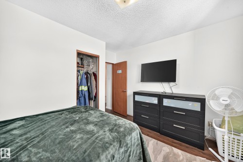 5611 134A Avenue Nw, Edmonton, AB - Indoor Photo Showing Bedroom