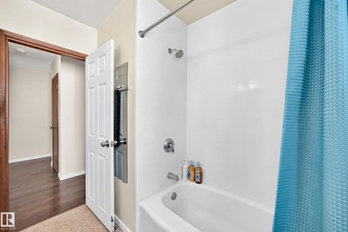 5611 134A Avenue Nw, Edmonton, AB - Indoor Photo Showing Bathroom