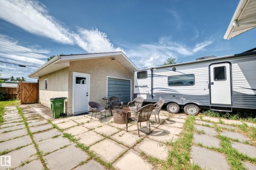 5611 134A Avenue Nw, Edmonton, AB - Outdoor
