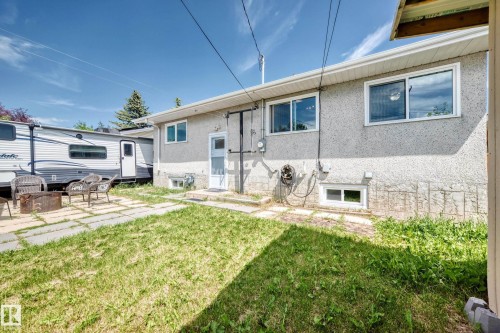5611 134A Avenue Nw, Edmonton, AB - Outdoor
