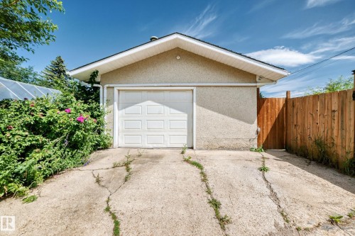 5611 134A Avenue Nw, Edmonton, AB - Outdoor