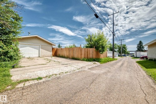 5611 134A Avenue Nw, Edmonton, AB - Outdoor