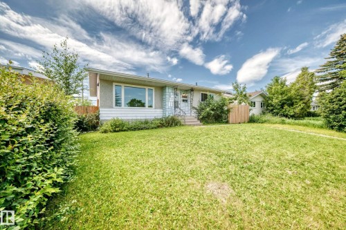 5611 134A Avenue Nw, Edmonton, AB - Outdoor