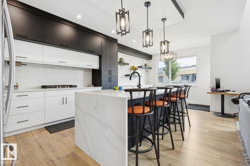 211 Kettyl Court, Leduc, AB - Indoor Photo Showing Kitchen With Upgraded Kitchen