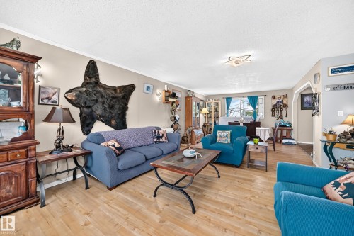 8 Fourth Street, Duffield, AB - Indoor Photo Showing Living Room