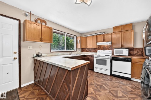 8 Fourth Street, Duffield, AB - Indoor Photo Showing Kitchen With Double Sink