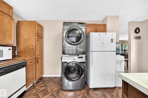 8 Fourth Street, Duffield, AB - Indoor Photo Showing Laundry Room