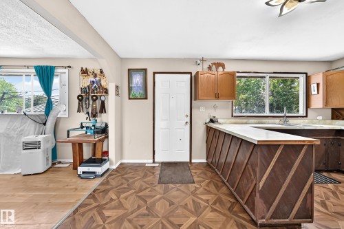 8 Fourth Street, Duffield, AB - Indoor Photo Showing Kitchen