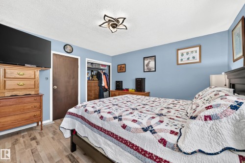 8 Fourth Street, Duffield, AB - Indoor Photo Showing Bedroom