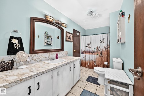8 Fourth Street, Duffield, AB - Indoor Photo Showing Bathroom