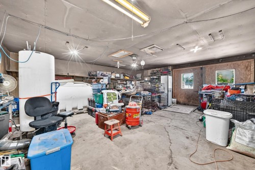 8 Fourth Street, Duffield, AB - Indoor Photo Showing Garage