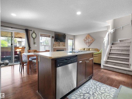1692 Cunningham Way, Edmonton, AB - Indoor Photo Showing Kitchen
