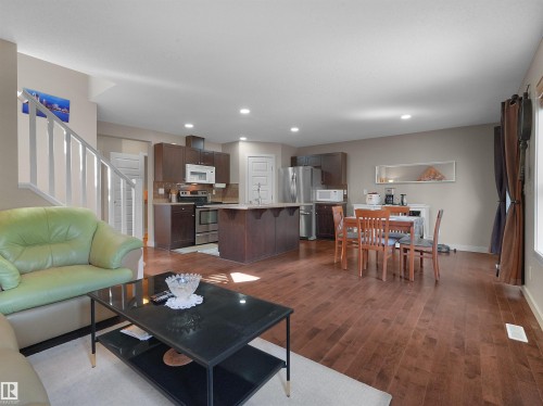 1692 Cunningham Way, Edmonton, AB - Indoor Photo Showing Living Room