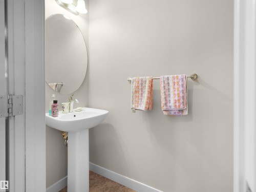 1692 Cunningham Way, Edmonton, AB - Indoor Photo Showing Bathroom