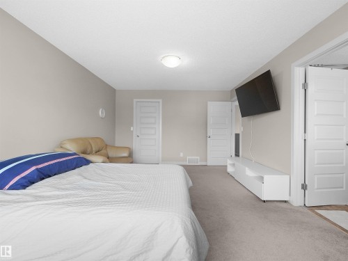 1692 Cunningham Way, Edmonton, AB - Indoor Photo Showing Bedroom