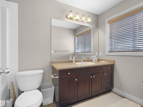 1692 Cunningham Way, Edmonton, AB - Indoor Photo Showing Bathroom