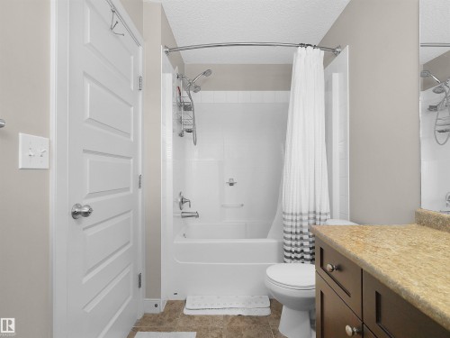 1692 Cunningham Way, Edmonton, AB - Indoor Photo Showing Bathroom