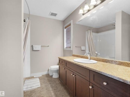 1692 Cunningham Way, Edmonton, AB - Indoor Photo Showing Bathroom