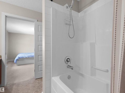 1692 Cunningham Way, Edmonton, AB - Indoor Photo Showing Bathroom