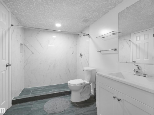 1692 Cunningham Way, Edmonton, AB - Indoor Photo Showing Bathroom
