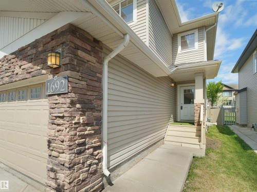 1692 Cunningham Way, Edmonton, AB - Outdoor