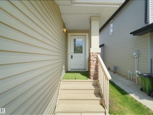 1692 Cunningham Way, Edmonton, AB - Outdoor With Exterior