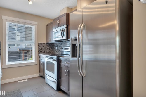 #167 401 Southfork Dr, Leduc, AB - Indoor Photo Showing Kitchen