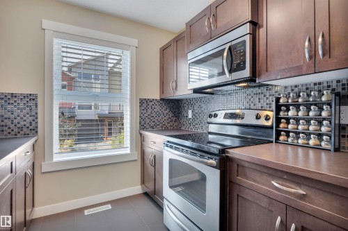 #167 401 Southfork Dr, Leduc, AB - Indoor Photo Showing Kitchen