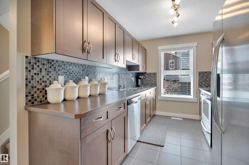 #167 401 Southfork Dr, Leduc, AB - Indoor Photo Showing Kitchen