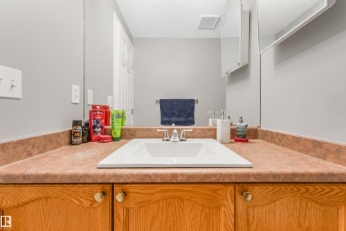 #19 15215 126 St Nw, Edmonton, AB - Indoor Photo Showing Bathroom