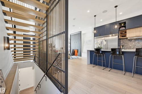 14320 98 Avenue Nw, Edmonton, AB - Indoor