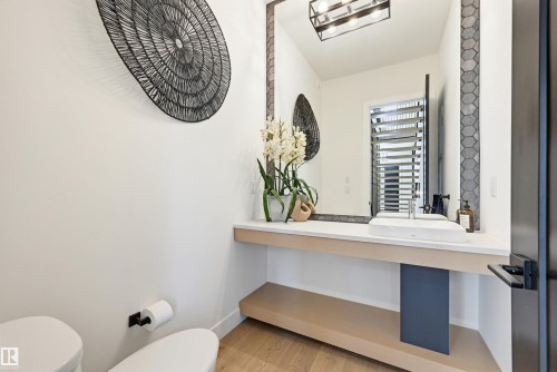 14320 98 Avenue Nw, Edmonton, AB - Indoor Photo Showing Bathroom