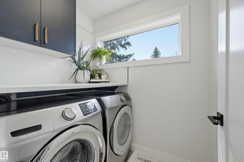 14320 98 Avenue Nw, Edmonton, AB - Indoor Photo Showing Laundry Room