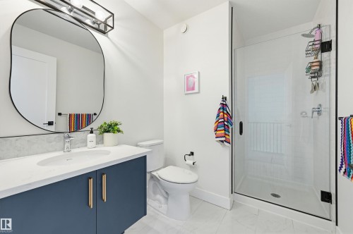 14320 98 Avenue Nw, Edmonton, AB - Indoor Photo Showing Bathroom