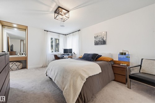 14320 98 Avenue Nw, Edmonton, AB - Indoor Photo Showing Bedroom