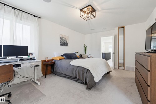 14320 98 Avenue Nw, Edmonton, AB - Indoor Photo Showing Bedroom