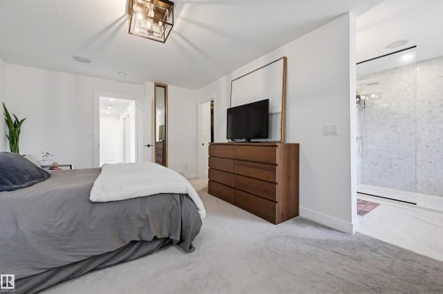 14320 98 Avenue Nw, Edmonton, AB - Indoor Photo Showing Bedroom