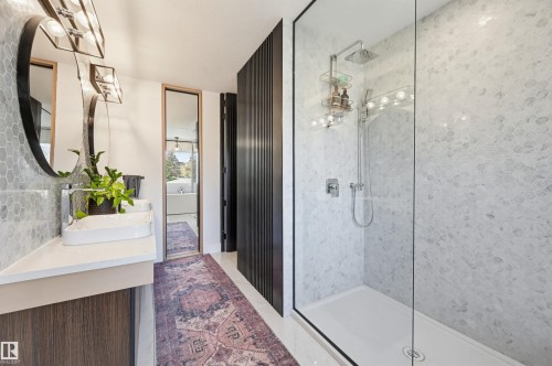 14320 98 Avenue Nw, Edmonton, AB - Indoor Photo Showing Bathroom