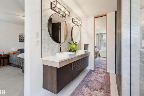 14320 98 Avenue Nw, Edmonton, AB - Indoor Photo Showing Bathroom