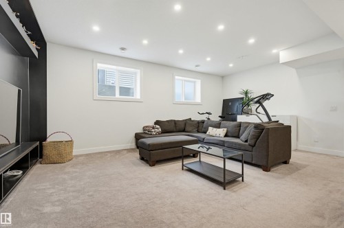 14320 98 Avenue Nw, Edmonton, AB - Indoor