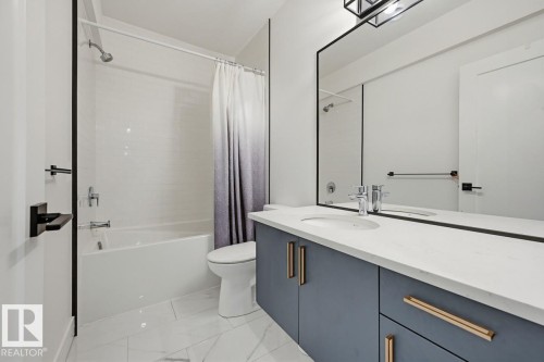 14320 98 Avenue Nw, Edmonton, AB - Indoor Photo Showing Bathroom