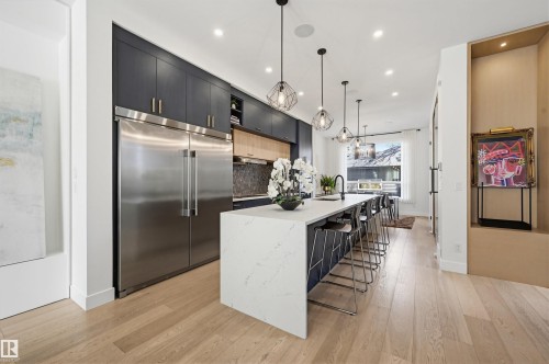 14320 98 Avenue Nw, Edmonton, AB - Indoor Photo Showing Kitchen With Upgraded Kitchen